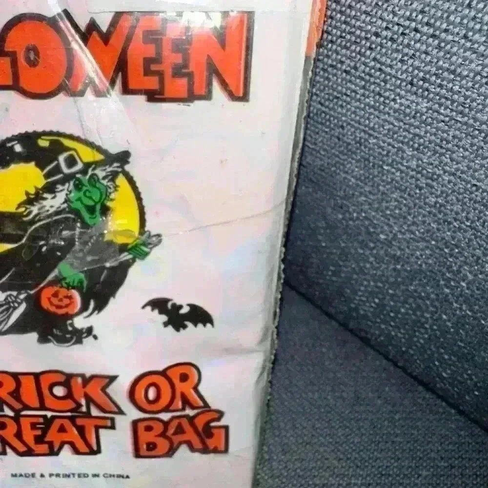 VINTAGE HALLOWEEN PLASTIC TRICK OR TREAT CANDY BAGS HAUNTED HOUSE WITCH 40